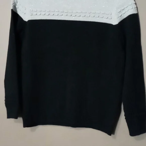 Charter Club Sparkle Gray and Black Sweater w Shoulder Buttons Size M - Picture 5 of 6
